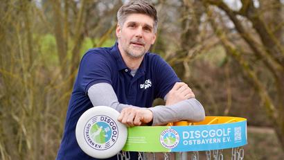 Bild: Michael Kobella
Stefan Minkwitz ist Vorsitzender des Vereins "DiscGolf Ostbayern" und mehrfacher Deutscher Disc-Golf-Europa-Meister.
