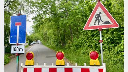 Bild: Gabi Schönberger
Die Straße zur DJK Weiden beim Flutkanal ist gesperrt.