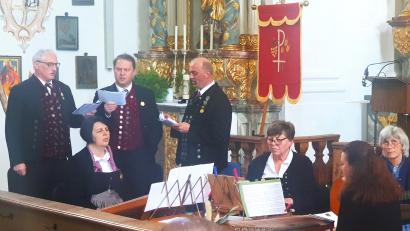 Bild: no
Die Sänger und die Stubenmusik des Heimat- und Trachtenvereins Stamm aus Sulzbach-Rosenberg wirkten bei einem Mariensingen in Trautmannshofen mit.
