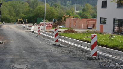 Bild: jr
In den letzten Zügen liegt die Erschließung des Baugebietes „Am Mühlweg“ in Pechbrunn, dort konnten weitere Baugrundstücke verkauft werden.