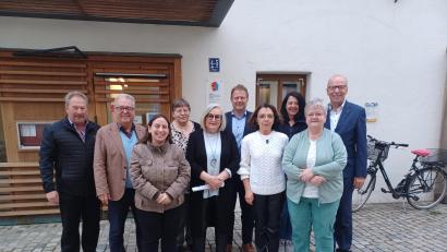 Bild: Tafel Mitterteich/exb
Den Vorstand der Tafel bilden (von links) Hans Brandl, Toni Dutz, Carola Müller, Silvia Schemm, Nicole Fürst, Stefan Grillmeier, Gabriele Neumüller-Wölfl, Carolin Weber-Bittner, Anette Monreal und Wolfgang Gropengießer.