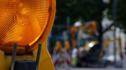 Symbolbild: Sabina Crisan
Die Staatsstraße 2166 bei Frauenricht ist ab Dienstag, 21. Mai, für die nächsten sechs Wochen nur noch einspurig befahrbar.