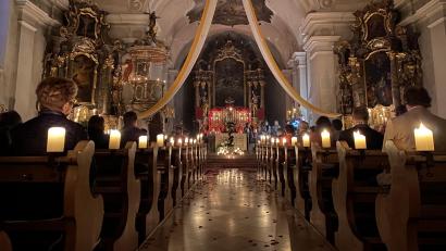 Archivbild: Holger Popp/exb
Zahlreiche Kerzen sollen die Pfarrkirche wieder erleuchten.
