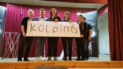 Bild: Kolping Falkenberg/exb
Einen magischen Abend mit Zauberer Marius Koslowski (Zweiter von links) erlebte die Kolpingsfamilie Falkenberg.