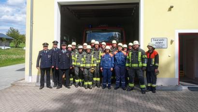 Bild: fpoz/exb
Die Kameraden der Feuerwehr Helmbrechts legten erfolgreich das Leistungsabzeichen ab.