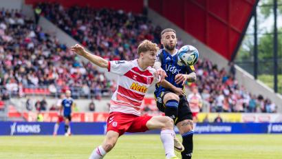 Bild: Sascha Janne
Die Kicker des SSV Jahn Regensburg (links Dominik Kother) müssen in die Aufstiegsrelegation