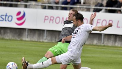 Archivbild: Hubert Ziegler
Luca Reiß (links) traf in seinem letztem Spiel für die DJK Gebenbach beim 4:1-Sieg in Neumarkt.