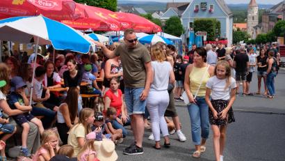 Archivbild: do
Beim Bürgerfest in Eschenbach gibt es einige Änderungen. Die Stimmung soll durch eine andere Akustik noch besser werden.
