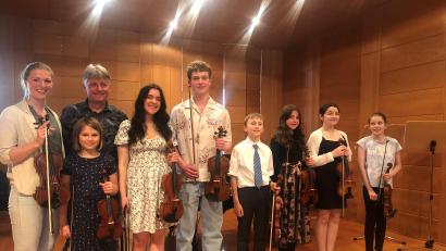 Bild: Franz-Grothe-Schule, Städt. Musikschule/exb
Klassenvorspiel Violine: Die Schüler beeindrucken mit ihrem musikalischen Können und überzeugen das Publikum.