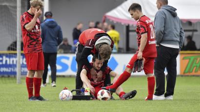 Bild: Hubert Ziegler
Riesenenttäuschung beim SV Schmidmühlen: durch eine 0:1-Auswärtsniederlage beim SV Hahnbach steigt die Mannschaft von Trainer Gustavo Ribeiro in die Kreisliga ab.