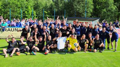 Bild: war
Der Jubel bei der SpVgg Moosbach war nach dem Sieg in der Relegation gegen die SG Paulsdorf/Freudenberg II riesig.