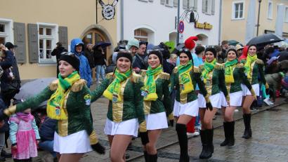 Archivbild: kro
Ein Teil der Prinzengarde der Tursiana in Action. Für die Faschingsgesellschaft gibt es einen Zuschuss der Stadt für neue Gardekostüme.