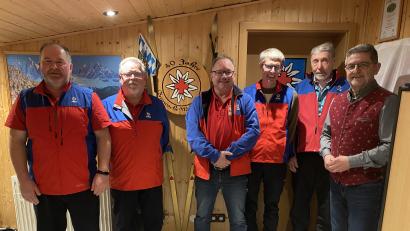 Bild: Bergwacht Mehlmeisel/exb
Bereitschaftsleiter Holger Schmidt (von links), Peter Bauer, Alexander Pscherer, stellvertretender Bereitschaftsleiter Alexander Nelkel, Michael Matt und Bürgermeister Franz Tauber.