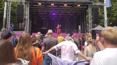Bild: Klaus Grötsch/exb
Lisa Grötsch ("Inselzwerg") bei ihrem Auftritt beim Nachwuchs-Festival in Wuppertal.