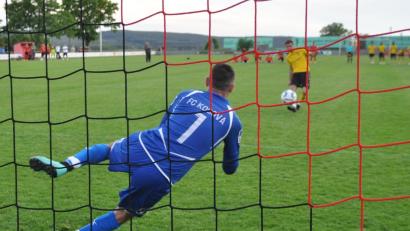 Bild: Allacher
Das Spiel um die Oberpfalzmeisterschaft wurde im Elfmeterschießen entschieden. Dabei unterlag der FC Amberg dem FC Kosova Regensburg am Ende mit 5:6.