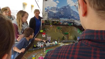 Bild: Stadt Tirschenreuth/exb
Das Hochwassermodell des Wasserwirtschaftsamtes Weiden erwies sich beim Internationalen Museumstag als Publikumsmagnet.