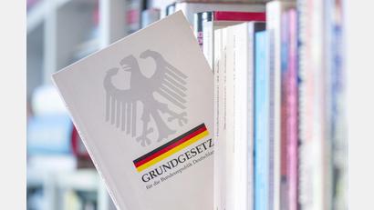 Bild: Hendrik Schmidt
Das Grundgesetz der Bundesrepublik Deutschland trat am 23. Mai 1949 in Kraft.