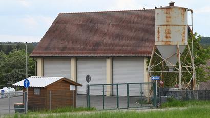 Bild: gf
In den Morgenstunden ist das Ostdach des Wertstoffhofs (Bild) bestens für eine Photovoltaikanlage geeignet, nachmittags das Westdach. Also eine ideale Ergänzung zur bereits vorhandenen und nach Süden ausgerichteten Photovoltaikanlage auf dem Gebäude der Kläranlage.