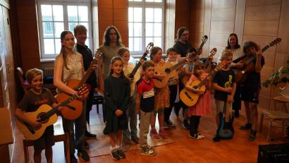 Bild: Franz-Grothe-Schule, Städt. Musikschule/exb
Die Gitarrenschüler überzeugen mit technischen Fähigkeiten und ihrer Leidenschaft für die Musik.