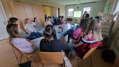 Bild: Sandra Panitzek/exb
Zu einem Infoabend über die Erste Hilfe am Kleinkind hatten die Krabbelgruppen Mitterteich eingeladen.