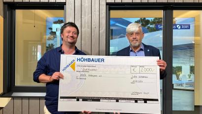 Bild: Höhbauer GmbH/exb
Christoph Höhbauer, Geschäftsführer der Höhbauer GmbH, und Michael Gradl, VKKK-Beirat (von links), bei der Spendenübergabe.