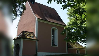 Bild: bjo
Inmitten einer stillen Landschaft auf dem Gebiet des Truppenübungsplatzes Hohenfels steht auf dem Kreuzberg die Dreifaltigkeitskirche.