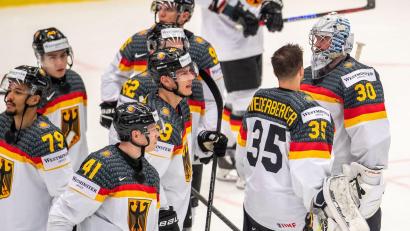 Bild: Pryèek Vladimír/CTK/dpa
Die deutschen Eishockey-Spieler wollen den Kopf nicht hängen lassen und es nächstes Jahr wieder versuchen.