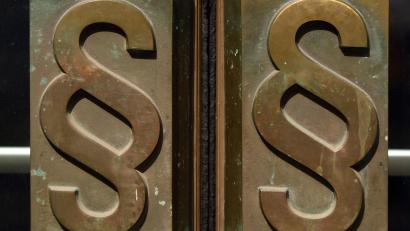 Symbolbild: Henning Kaiser
Die Zahl der im Freistaat gültigen Gesetze stieg zwischen 2018 und 2023 von 238 auf 240 und die der Verwaltungsvorschriften sogar von 1616 auf 1796.