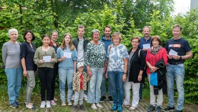 Bild: wbe
Geberinnen und die Empfänger bei der Spendenübergabe des Katholischen Frauenbunds Sulzbach-Rosenberg.