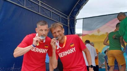 Bild: exb
Marco Benz (links) und Michael Lang holten bei der Straßenlauf-EM drei Medaillen für das deutsche Team.