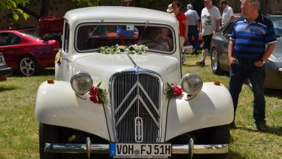 Archivbild: dob
Hans Fuchs aus Leuchtenberg hat seinen feschen Oldtimer zuletzt sogar mit Blümchen geschmückt.