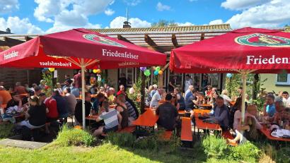 Bild: Pfarramt Friedenfels/exb
Viele Besucher kamen zum Pfarrfest der Pfarrei Friedenfels.
