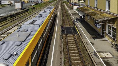 Bild: Hösamer
Bislang müssen am Bahnhof Wernberg die Fahrgäste zum Bahnsteig Richtung Schwandorf das Gleis überqueren.