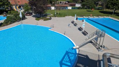 Bild: pz
Das Egrensis-Freibad Waldsassen. Kinder und Schüler haben mit Broschüre einmal freien Eintritt.