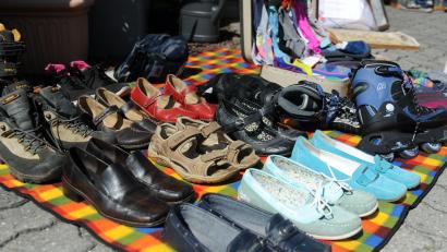 Archivbild: gf
Getragen, aber noch gut in Schuss: Auch Schuhe aus zweiter Hand gehören zum Sortiment des Ursensollener Garagenflohmarkts.