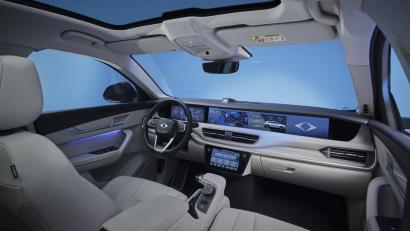 Bild: Togg/dpa
Virtuelle Welten: Vernetzung wird beim Togg großgeschrieben und manifestiert sich auch am Riesenbildschirm.