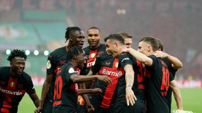 Bild: Uwe Anspach/dpa
Leverkusen krönte die erfolgreichste Saison der Vereinsgeschichte mit dem Gewinn des DFB-Pokals.