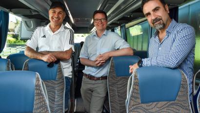 Bild: Stephan Huber
Ahmed Alkhatib (links) und Fourat Younes (rechts) mit ihrem Chef Jörg Bruckner.