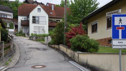 Bild: bö
Der Sanierung der Straße "Schallerberg" ist die nächste Baustelle in Schmidmühlen. Im Juni ist eine Anliegerinformation vorgesehen, Mitte Juli soll Baubeginn sein.
