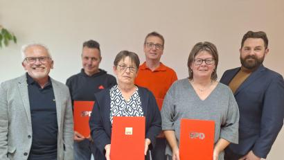 Bild: Alfred Wulfänger/exb
Über die Mitgliederehrungen beim SPD Ortsverein Bechtsrieth-Trebsau freuen sich: Vorsitzender Alfred Wulfänger, Uwe Rother, Romana Wulfänger, Klaus Wirth, Birgit Krug, Bürgermeister Sebastian Giering (von links).