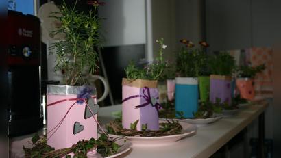 Bild: Museum Mitterteich/exb
Bei einem Upcycling-Projekt entstanden Dekoartikel mit Bezug zu Porzellan.