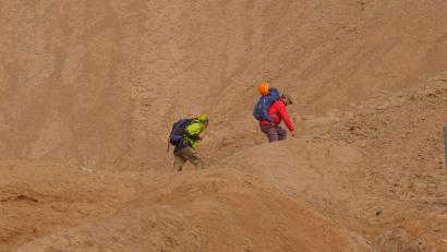 Bild: ---/dpa
Rettungskräfte suchen nach der 19-Jährigen, die von einer Wanderung auf den Berg Cerro de las Tres Marías nicht zurückgekehrt war.
