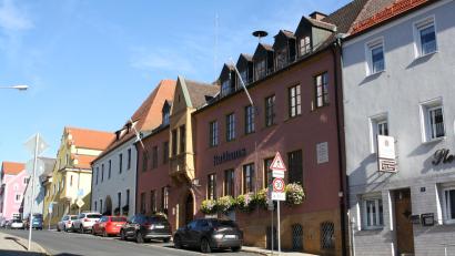 Bild: bjp
Effiziente und bürgerorientierte Arbeit im Rathaus stünden im Mittelpunkt aller Organisations- und Etatplanung der Verwaltungsgemeinschaft, betonen Bürgermeister Bernhard Stangl und Kämmerer Christian Marzi in der Verwaltungsgemeinschaftsversammlung.