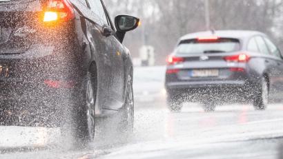 Symbolbild: Julian Stratenschulte/dpa
Es wird nass: Der Deutsche Wetterdienst (DWD) hat für große Teile der Oberpfalz eine Warnung vor heftigem Dauerregen herausgegeben.