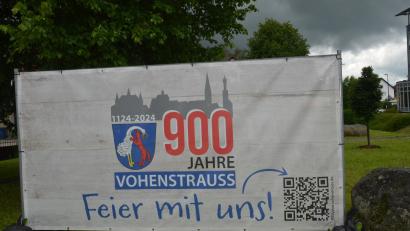 Bild: dob
Auch wenn ein paar dunkle Wolken am Himmel vorbeiziehen, feiert Vohenstrauß am Wochenende drei Tage lang Stadtjubiläum.