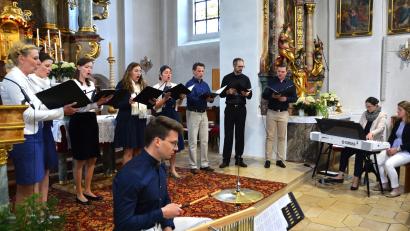 Bild: fdl
Die Gruppe Voices begeistert die vielen Zuhörer bei ihrem Konzert in der Ehenfelder Pfarrkirche.