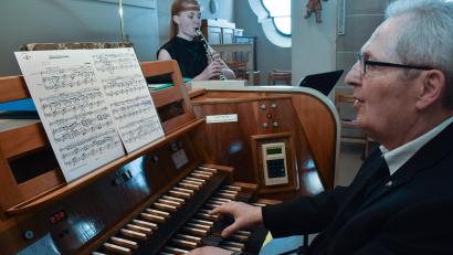 Bild: Stephan Huber
In der Amberger Dreifaltigkeitskirche begeisterten Klarinettistin Anna Haberkorn und der bekannte Organist Norbert Düchtel.