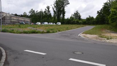 Bild: bö
Die Rathausstraße in Ebermannsdorf heißt künftig Bürgermeister-Willi-Jäger-Allee. CSL, FW und SPD-Fraktion sind dafür, die CSU stimmt dagegen.