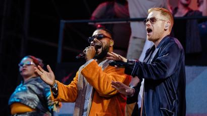 Bild: Christoph Schmidt/dpa
Peter Fox (r) mit Benji Asare auf dem Southside Festival (Archivbild).