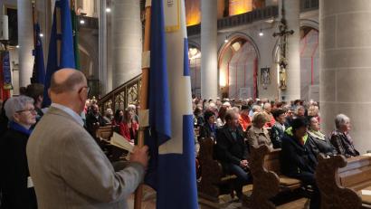 Bild: Wolfgang Steinbacher
Aufgrund des regnerischen Wetters wurden Gottesdienst und Prozession an Fronleichnam ins Innere der Basilika St. Martin verlegt.